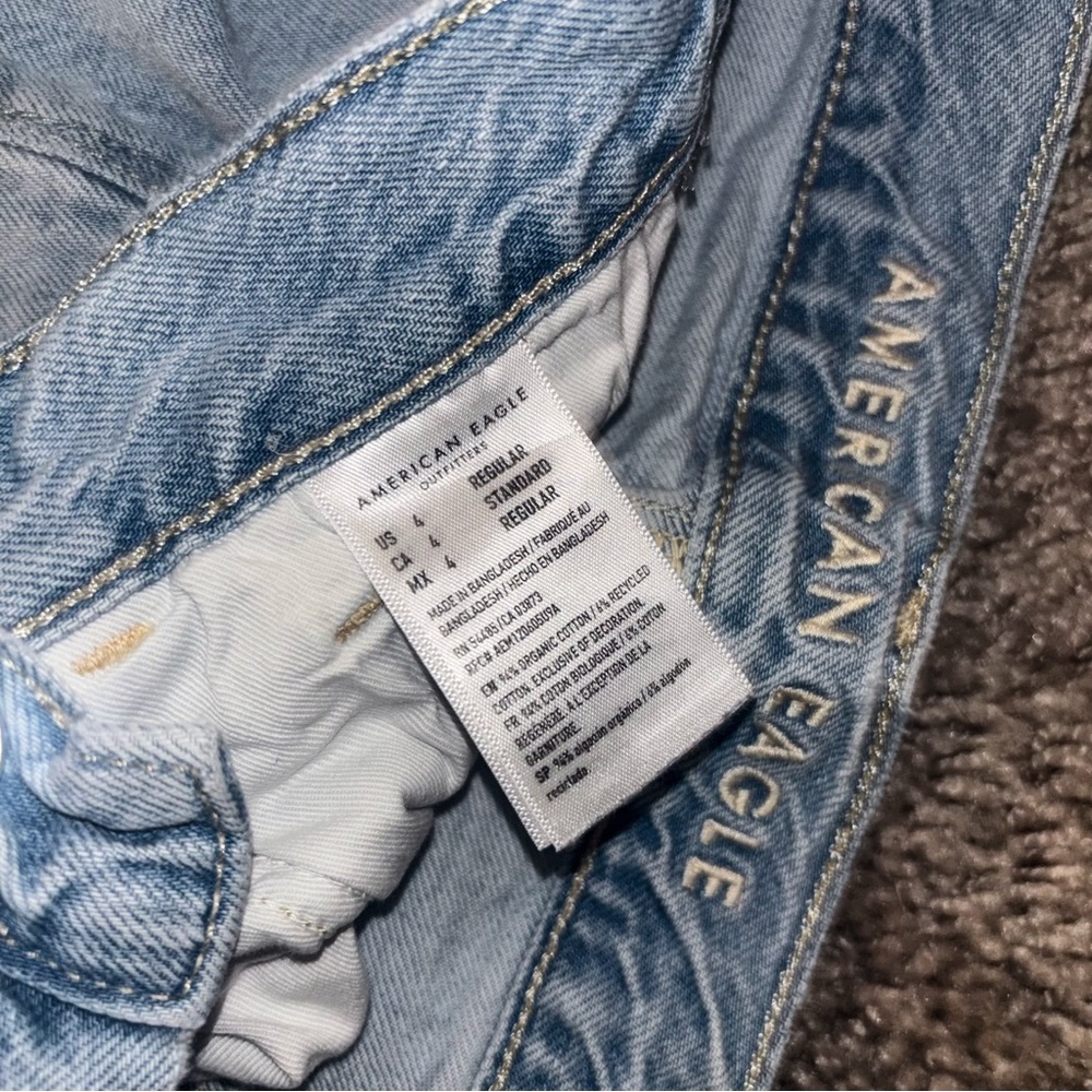 American Eagle Outfitters Light Wash Straight Leg Jeans - Picture 6 of 6